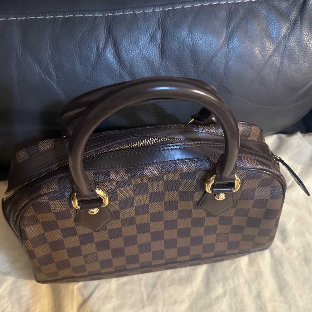 Authentic L.V - Picture 6 of 16